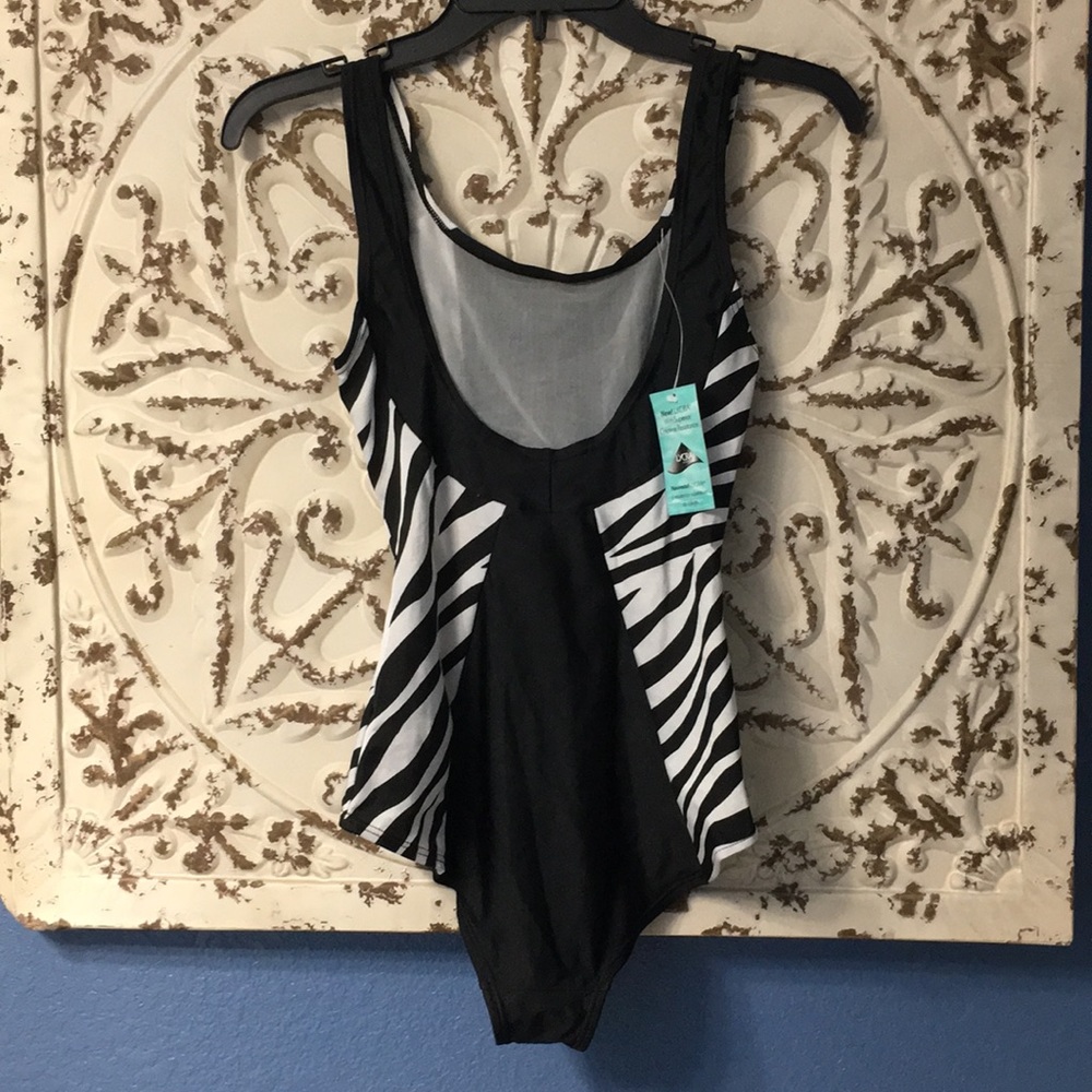 Black and white Swimsuit NWT - Picture 2 of 5